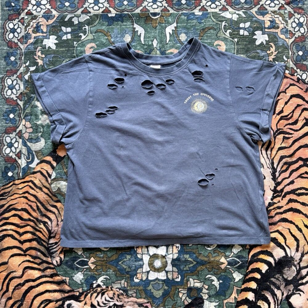 Vibe N’ Trust the Universe Distressed Crop Top T-Shirt Women’s L